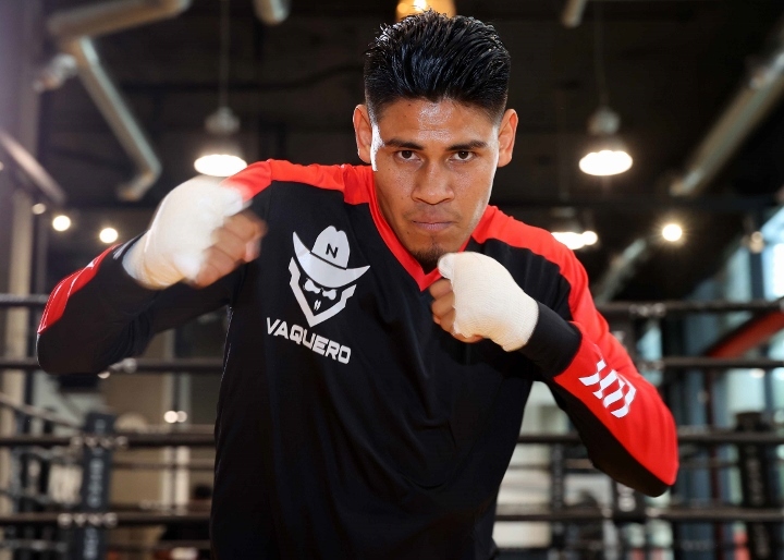 Emanuel NavarreteDenys Berinchyk Vacant Lightweight Title Fight